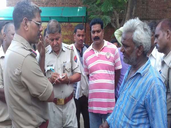  To save Mobile from scuffle Girl finally dead 