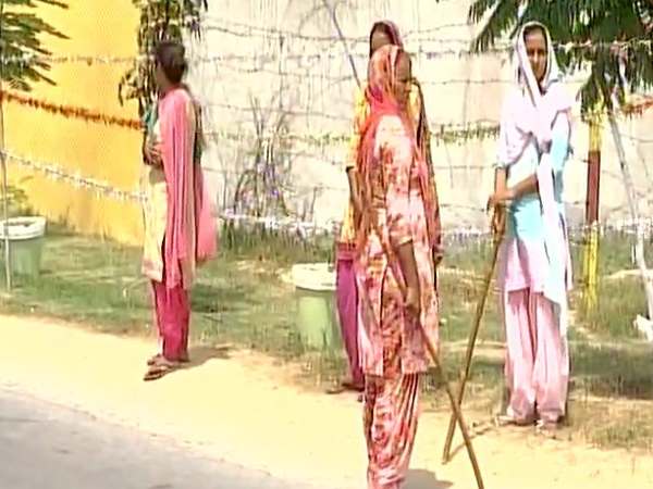  LIVE: रेप केस पर सुनवाई के लिए पंचकूला रवाना हुए राम रहीम, भक्त हुए बेहोश