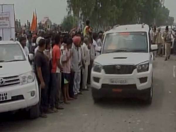 कैथल में राम रहीम के काफिले को अनुयायियों ने रोका।