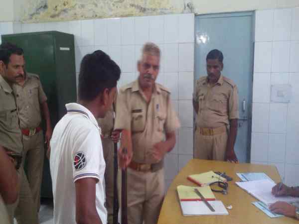 सड़क हादसे में बाल बाल बचे योगी के मंत्री, 4 सिपाही घायल