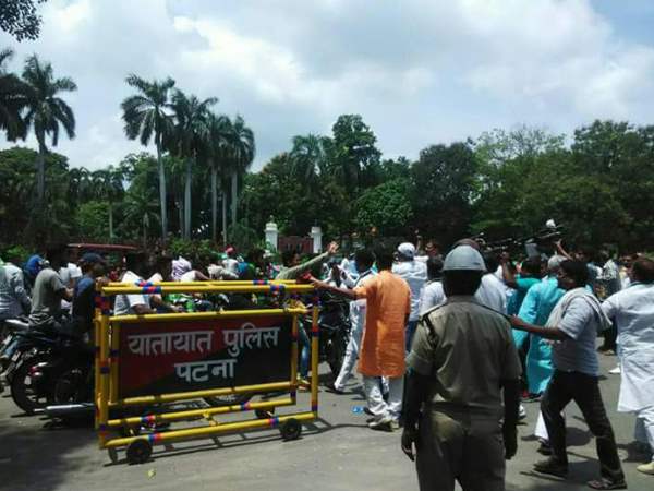 JDU internal discord: Sharad and Nitish Group fight