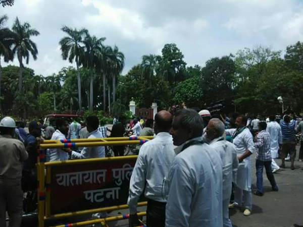 JDU internal discord: Sharad and Nitish Group fight