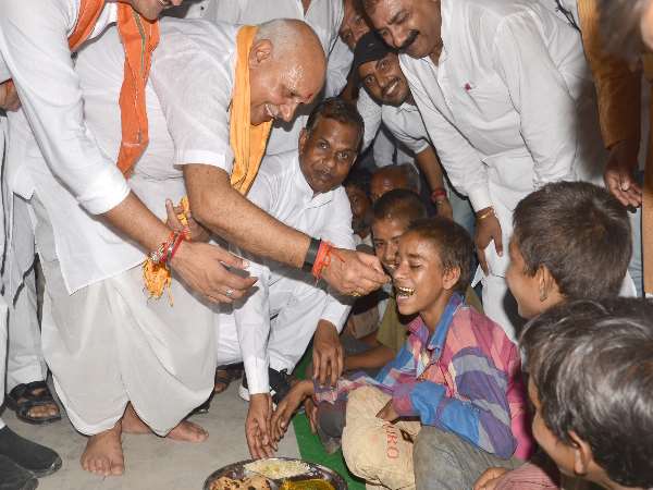 PICs: गरीब को दो वक्त का मिले भोजन इसलिए खुली है 'प्रभु की रसोई' PICs: गरीब को दो वक्त का मिले भोजन इसलिए खुली है 'प्रभु की रसोई'