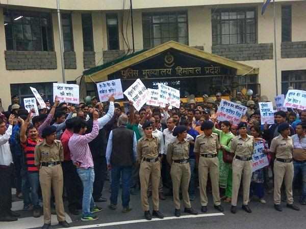 People Protest against Himachal Police in Kotkhai Gangrape Murder case 