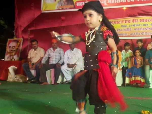 गुड और बैड टच के बारे में बता देती है यह 4 साल की बच्ची