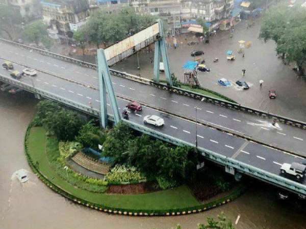 मुंबई बारिश LIVE: बांद्रा-वर्ली सी लिंक बंद, लोकल ट्रेनें ठप