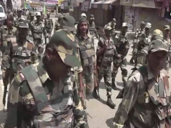 राम रहीम LIVE: सिरसा में डेरे के भीतर मिले पेट्रोल बम, कुल्हाड़ियां और बैटन, खाली हुआ डेरा