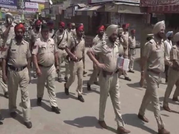 राम रहीम LIVE: सिरसा में डेरे के भीतर मिले पेट्रोल बम, कुल्हाड़ियां और बैटन, खाली हुआ डेरा