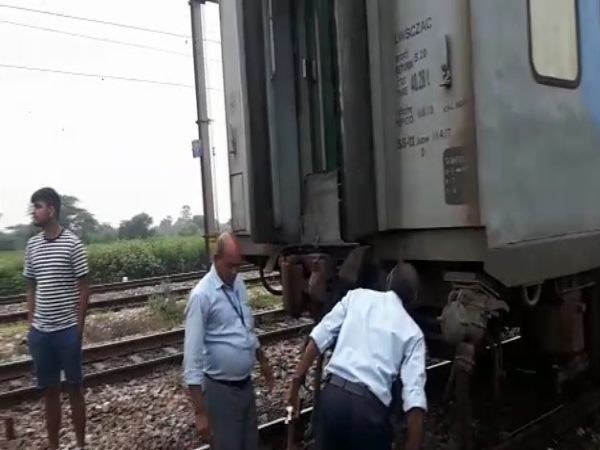 PICs: अपने इंजन से अलग हुए दिल्ली-लखनऊ शताब्दी के 6 डिब्बे