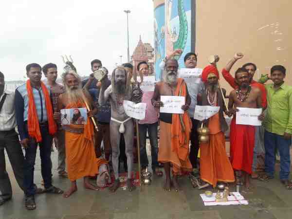 काशी के संतों ने कहा, बलात्कारी बाबा राम रहीम को मिले फांसी