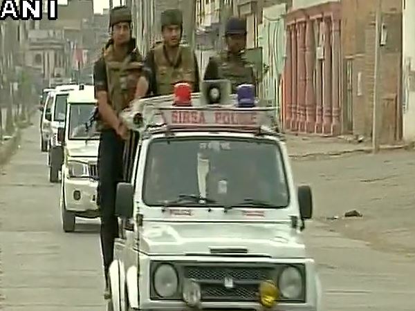 LIVE: दिल्ली पहुंचा राम रहीम के गुंडो का उपद्रव, हिरासत में 1000 डेरा समर्थक LIVE: दिल्ली पहुंचा राम रहीम के गुंडो का उपद्रव, हिरासत में 1000 डेरा समर्थक