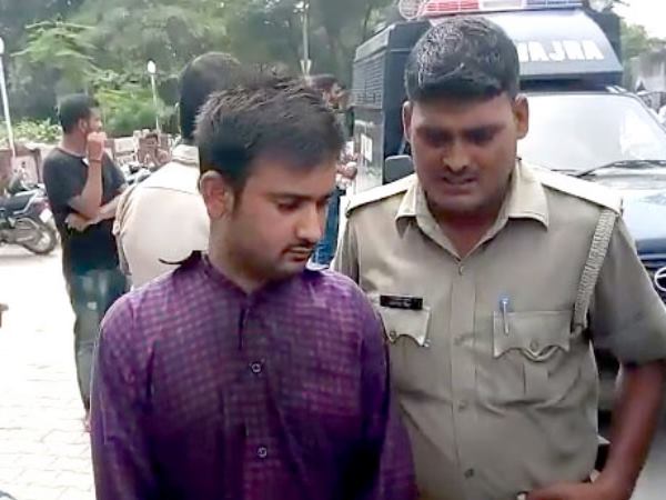  Son injured his Mother eyes, To do not see love with wife