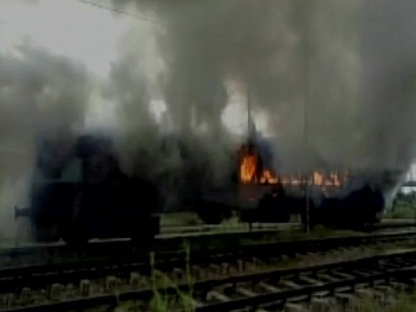 राम रहीम दोषी LIVE: गुंडो का उपद्रव, 12 की मौत ,दिल्ली में 2 DTC बसों में आगजनी राम रहीम दोषी LIVE: गुंडो का उपद्रव, 12 की मौत ,दिल्ली में 2 DTC बसों में आगजनी