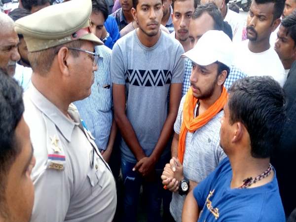 Hindu Yuva Wahini fight with Doctor in Hospital