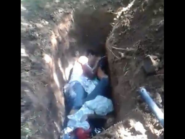 कब्र में लेटने को कहा कब्र में लेटने को कहा