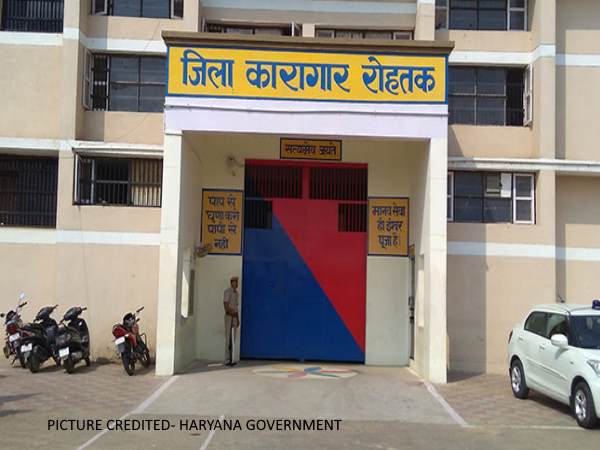 जेल में जाने के लिए उपायुक्त से मंजूरी लेनी पड़ रही है