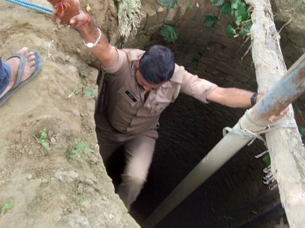 दो सिपाहियों ने बचाई गाय की जान