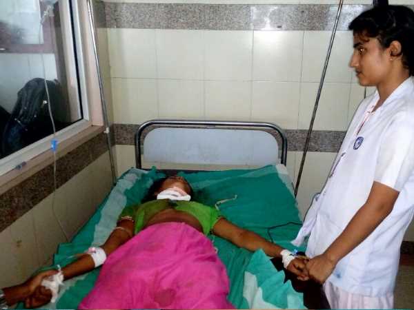 महिला का चल रहा इलाज महिला का चल रहा इलाज