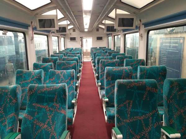 180 डिग्री तक घूम जाती हैं सीटें