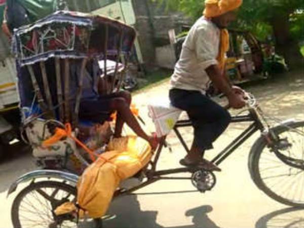 रो-रो कर पिता कोसता रहा सिस्टम को