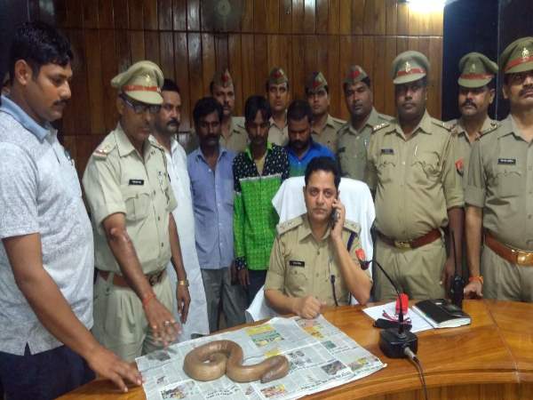पहले जानिए कैसे हुई तस्‍करों की गिरफ्तारी