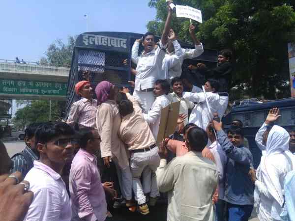 उन्नाव में भी प्रदर्शन