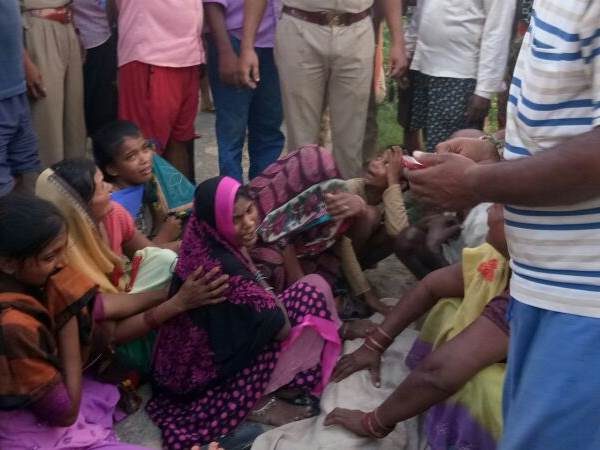 साइकिल से बाजार सामान लाने निकला साइकिल से बाजार सामान लाने निकला