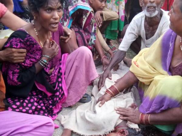 रोती-तड़पती रह गई गूंगी मां रोती-तड़पती रह गई गूंगी मां