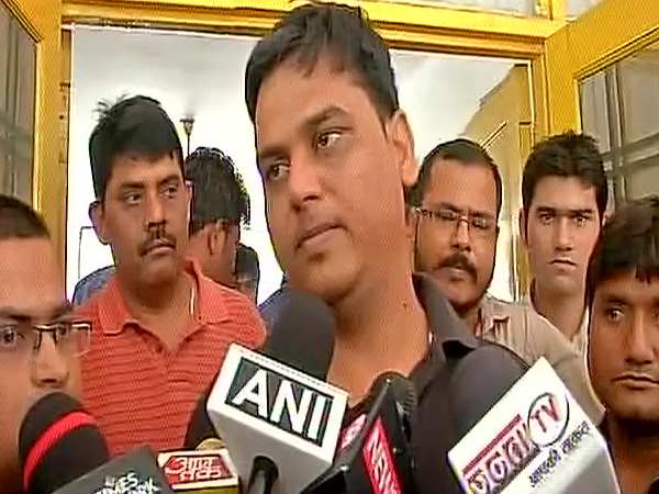 'ये साफ दिख रहा है, मेरे बेटे की हत्या हुई' 'ये साफ दिख रहा है, मेरे बेटे की हत्या हुई'