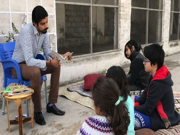 'स्मार्टनेस से लड़कियों का ध्यान भटकेगा'