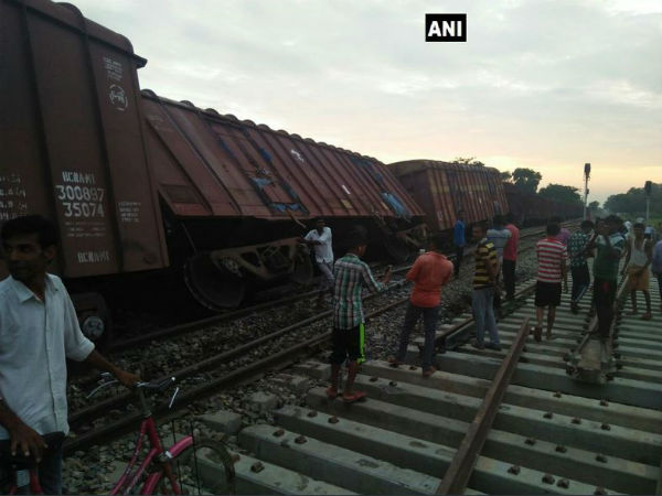 UttarPradesh 4 loaded wagons of a goods train derailed near Hardattpur railway station UttarPradesh 4 loaded wagons of a goods train derailed near Hardattpur railway station