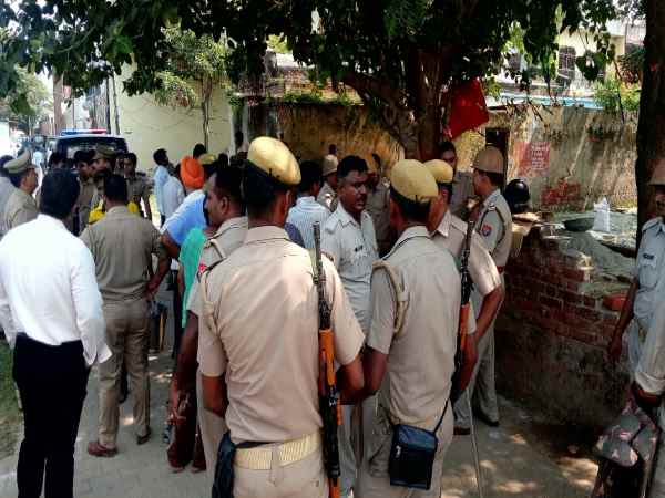 6 थानों की पहुंची पुलिस