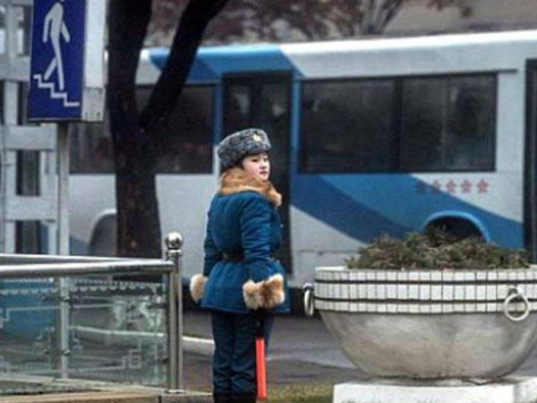 कुंवारी लड़कियों को ही नौकरी