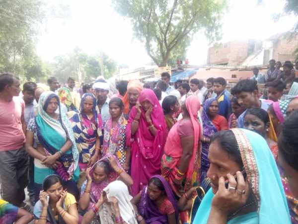 परिवार को लेकर जा रहा था ससुराल परिवार को लेकर जा रहा था ससुराल