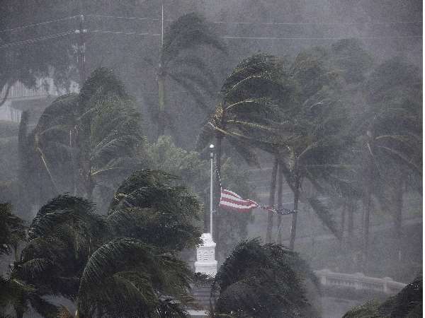 30 लाख से ज्यादा घरों बिजली गुल 30 लाख से ज्यादा घरों बिजली गुल