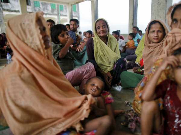 ढाका से दस घंटे की दूरी पर हैं शर्णार्थियों के कैंप