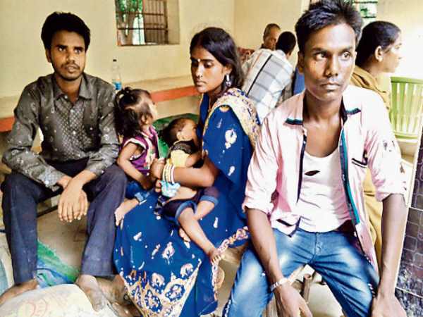 सड़क पर ही होने लगा मेरी-मेरी सड़क पर ही होने लगा मेरी-मेरी