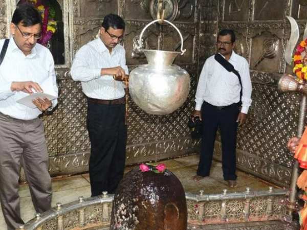 छिद्रों में जम रहा है दही-दूध