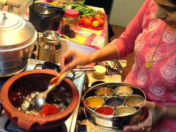  दक्षिण-पश्चिम दिशा की ओर मुंह करके नहीं पकाना चाहिए खाना