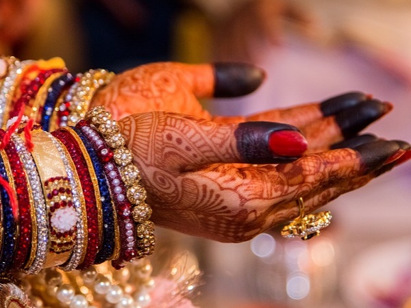 शादी में मिले पैसे भी खर्च किए जुए में शादी में मिले पैसे भी खर्च किए जुए में