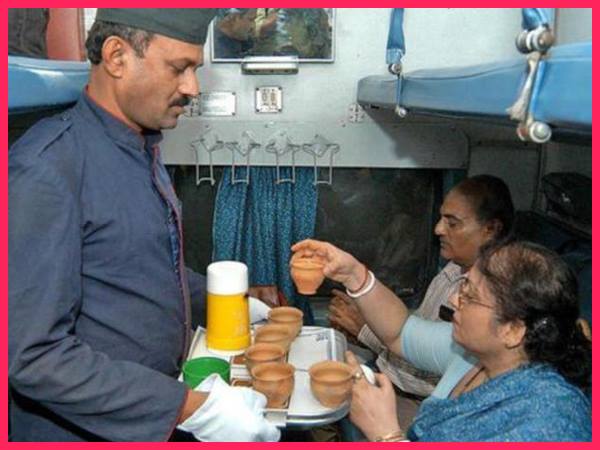 ट्रेन में खाना-खाने की आदत है