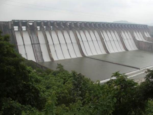 नेहरू ने रखी थी नींव