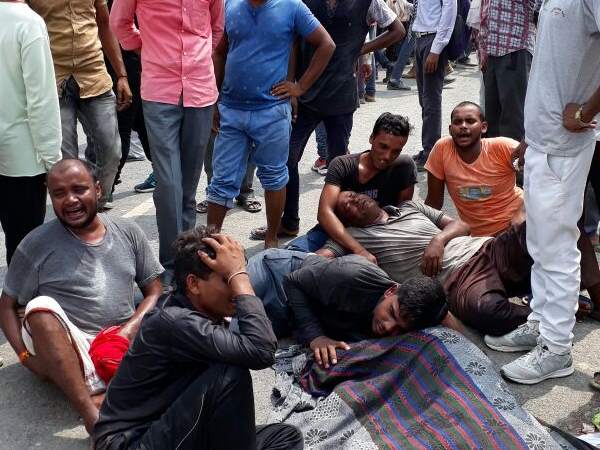 बवाल के बाद मौके पर पहुंची पुलिस