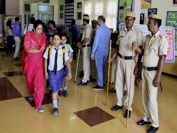 वो स्कूल जहां थे इतने सारे लोग...