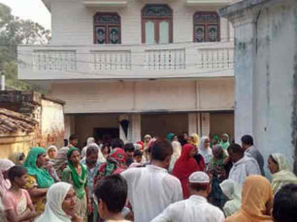 गोली लगने से गिरने लगे लोग