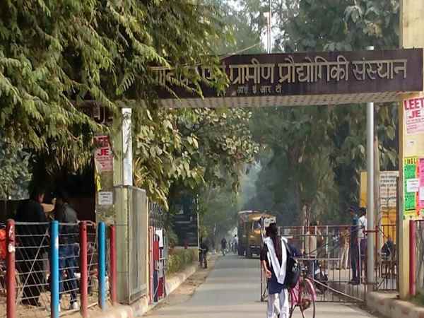 इलाहाबाद: IERT में 9 करोड़ का घोटाला, क्राइम ब्रांच ने 4 अधिकारियों को गिरफ्तार इलाहाबाद: IERT में 9 करोड़ का घोटाला, क्राइम ब्रांच ने 4 अधिकारियों को गिरफ्तार
