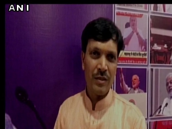 तस्वीरें एक-दूसरे से मिलती जुलती नहीं हैं। तस्वीरें एक-दूसरे से मिलती जुलती नहीं हैं।