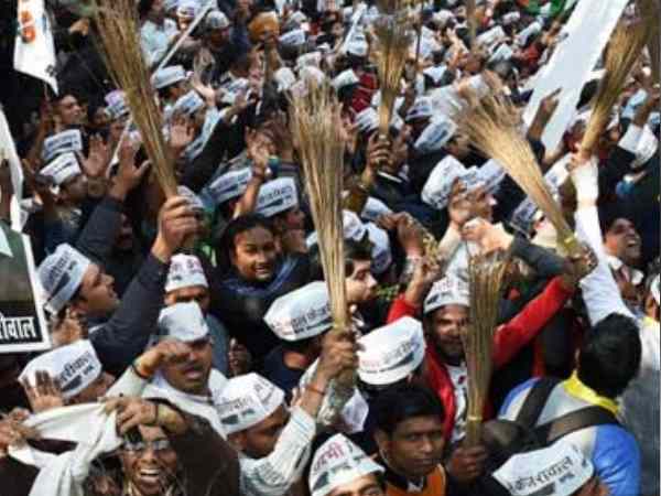 थाने पहुंची महिला नेता