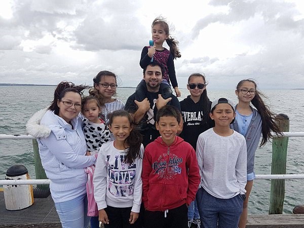 6 बेटियां और 2 बेटे की मां हैं शेरोन 6 बेटियां और 2 बेटे की मां हैं शेरोन