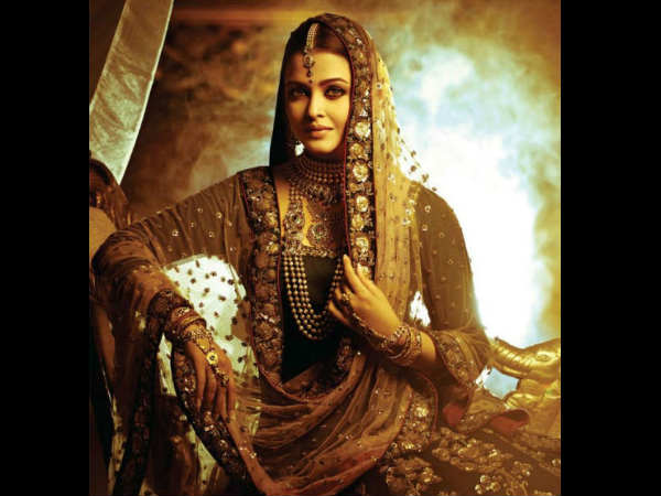  जल गई ऐश्वर्या राय की कॉस्ट्यूम